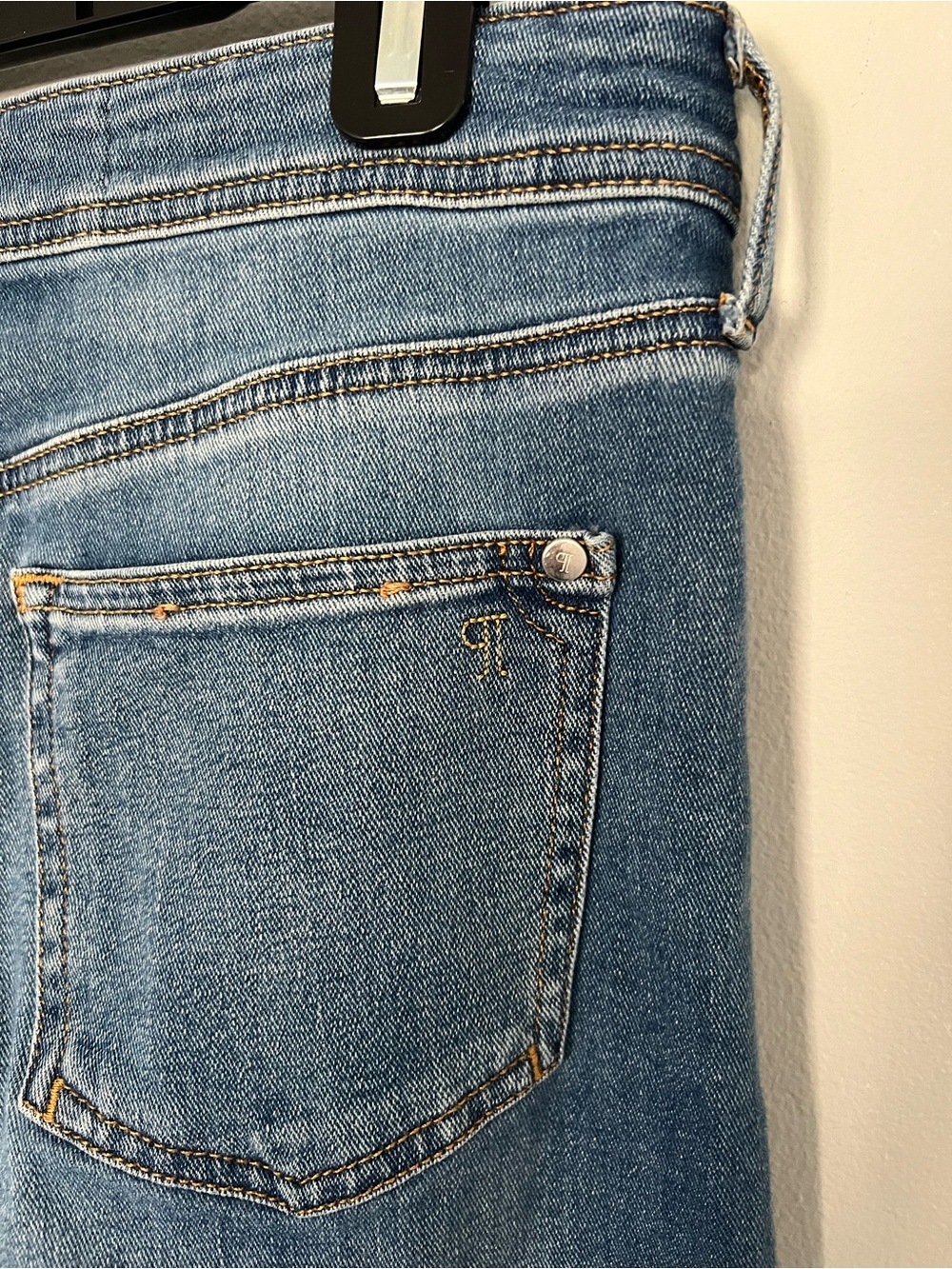 Pilcro High-Rise Slim boyfriend Straight Jeans size 28 - Picture 4 of 9